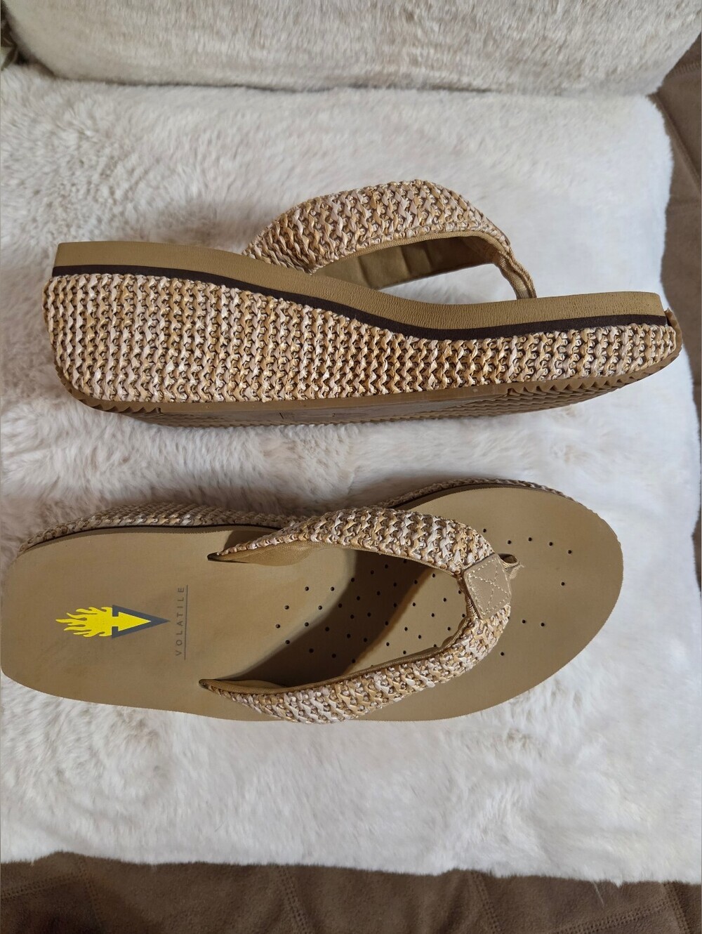 Volatile Woven Tan Rattan Platform Flip Flops. Rubber Soles. Sz 7.5